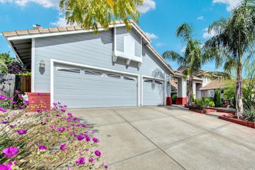 1054 Beelard Dr, Vacaville, CA 95687-5554