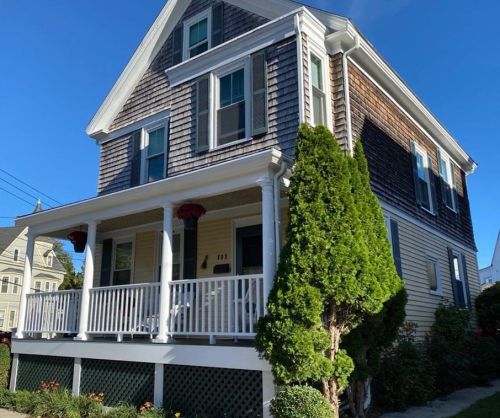 111 Warner St, Middletown, RI 02840-2152