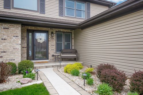 865 Kent Cir, Hanover Park, IL 60103-4583