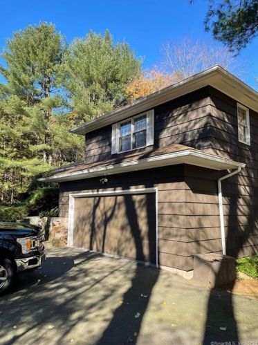 106 Whittemore Rd, Waterbury, CT 06762-3101