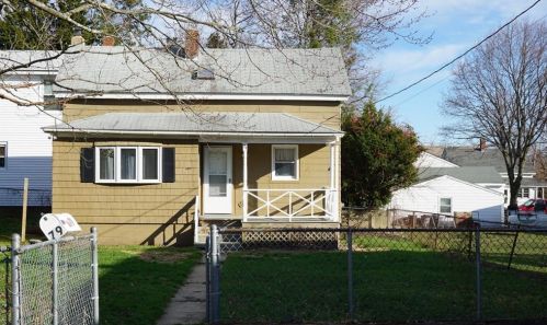 79 Read Ave, Coventry, RI 02816-7373