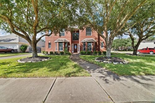 3038 Newbrook Dr, Pearland, TX 77584-7178