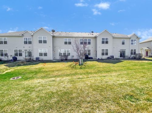1295 Newport Cir, Pingree Grove IL  60140-2070 exterior