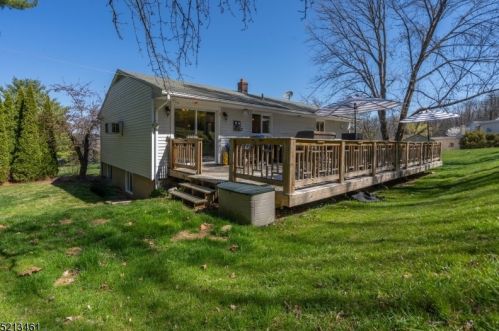 3 Autumn Ln, Hackettstown NJ  07840-4704 exterior