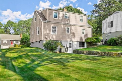 26 Hemlock Dr, Milford, CT 06461-2310