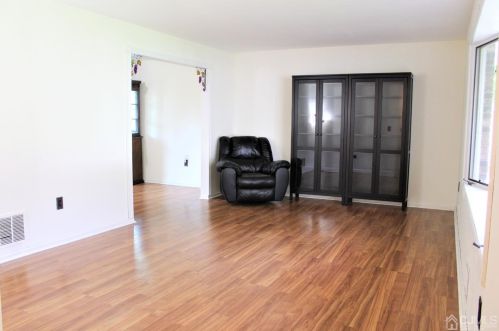 16 Auld Way, Edison, NJ 08817-2402