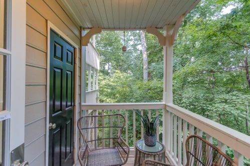 1000 Camden Ct, Atlanta GA  30327-4276 exterior