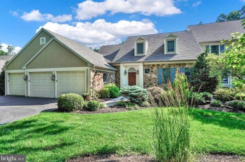 2071 Rosewood Ln, York PA  17403-5900 exterior