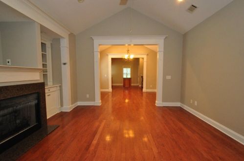 100 Dilly Hl, Lagrange, GA 30240-2612