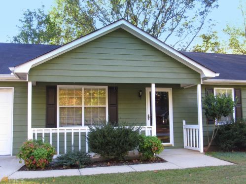 165 Stoneview Cir, Porterdale, GA 30016-8214