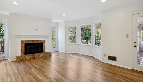 390 Forest Valley Ct, Atlanta GA  30342-2353 exterior
