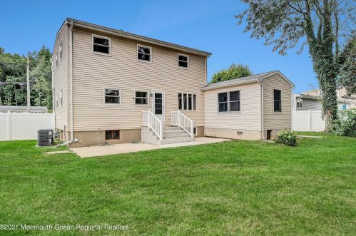 22 Stanford Dr, Hazlet NJ  07730-2314 exterior