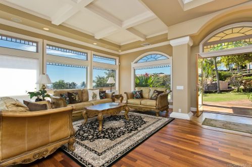 541 Moaniala St, Honolulu, HI 96821-2570