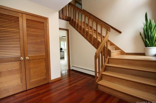 121 Windshire Dr, Wapping, CT 06074-2118
