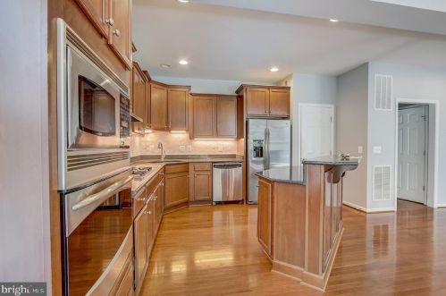 15194 Santander Dr, Gainesville, VA 20155-1864