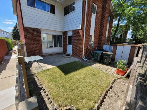 8010 Lyons St, Niles IL  60714-1371 exterior