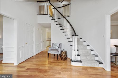 1372 New Bedford Ln, Herndon, VA 20194-1316