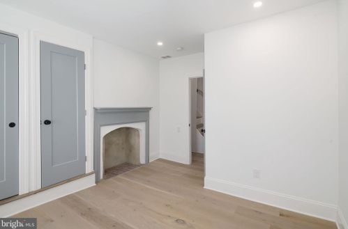 758 Front St, Philadelphia PA 19147-3523 exterior