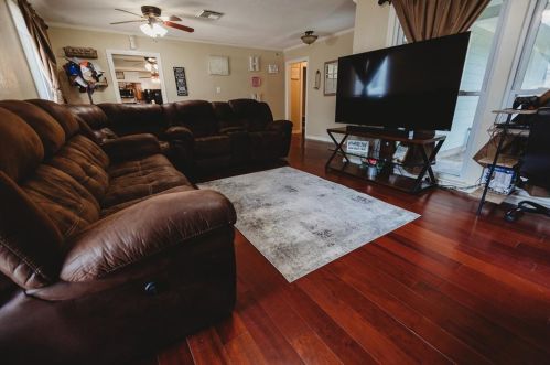 800 Morgan St, Angleton TX 77515-4722 exterior