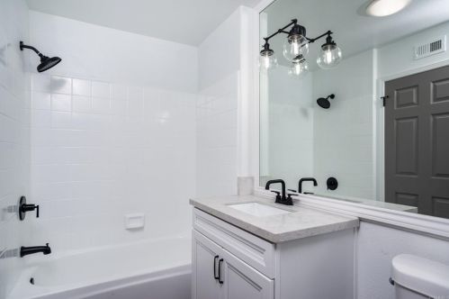 4670 Cordoba Way, Oceanside CA  92056-5104 exterior