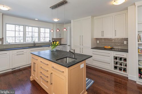 23 Honeybrook Dr, Princeton NJ  08540-7408 exterior