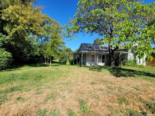 266 School St, Willits, CA 95490-3435