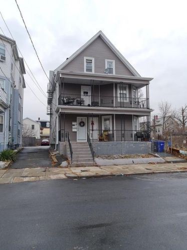 59 Mitchell St, Providence, RI 02907-1614