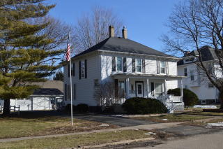 317 Vernon St, Hollowayville, IL 61356-1716