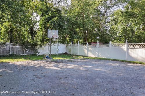 11 Rdg Ave, Tinton Falls NJ 07712-6746 exterior