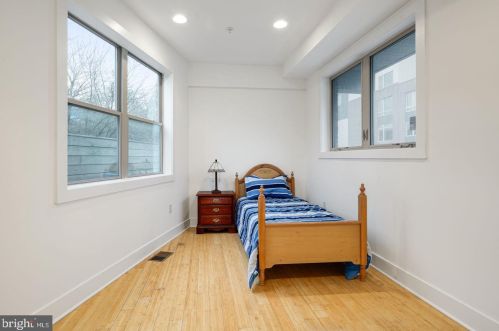 920 Front St, Philadelphia PA 19123-4304 exterior