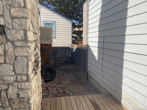 956 Zeno Way, Aurora CO  80017-3392 exterior