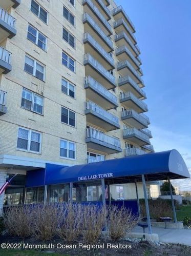 510 Deal Lake Dr, Tinton Falls NJ  07712-5162 exterior