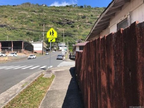 2070 9th Ave, Honolulu, HI 96816-2902