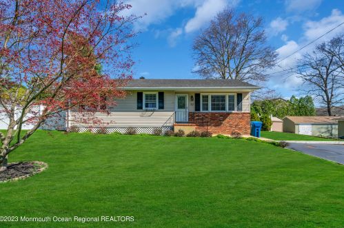 37 Locust Ave, Jackson Twp, NJ 08527-2753