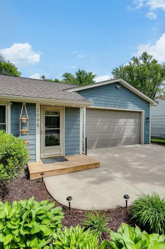 2095 Blomquist Ave, Saint Paul MN  55110-4701 exterior