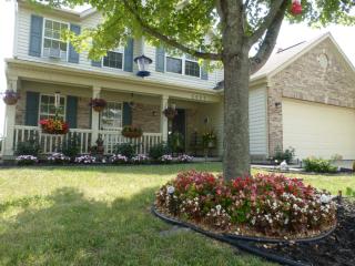 5907 Sandalwood Dr, Carmel IN  46033-8217 exterior