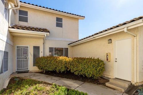 1324 Palomar Pl, Vista, CA 92084-3564