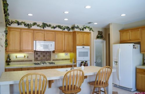 12722 Royal Palm Ln, Riverside CA  92503-7077 exterior