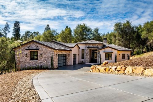 2078 Long View Dr, Meadow Vista, CA 95722-9365