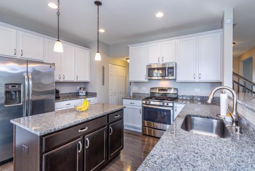 152 Bluegrass Pkwy, Oswego, IL 60543-7703