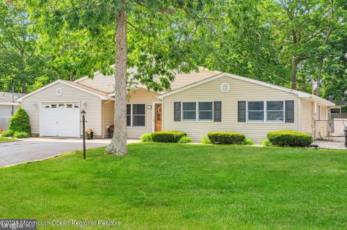 103 Nautilus Blvd, Lacey, NJ 08731-1805