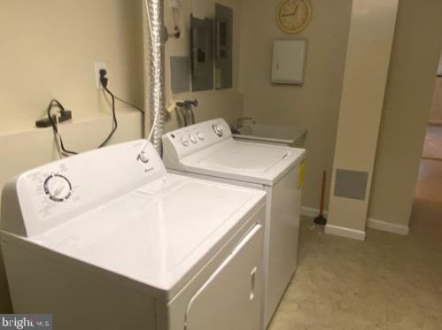 1409 Silo Way, Silver Spring MD 20905-6069 exterior