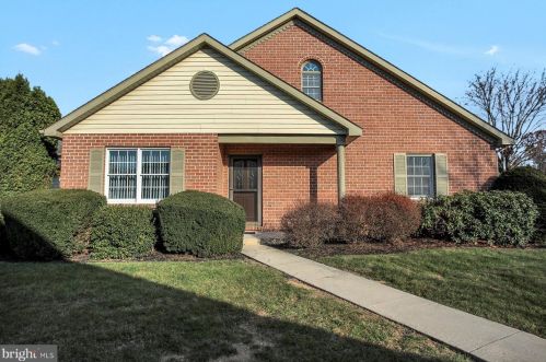 120 Strayer Dr, Carlisle, PA 17013-4407