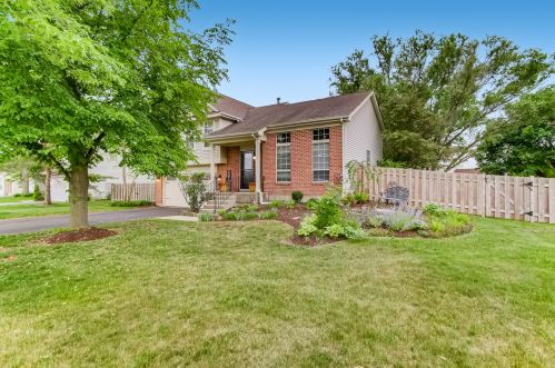 2097 Camden Ln, Hanover Park, IL 60133-2914