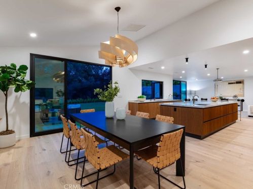 17252 Escalon Dr, Van Nuys CA  91436-4032 exterior