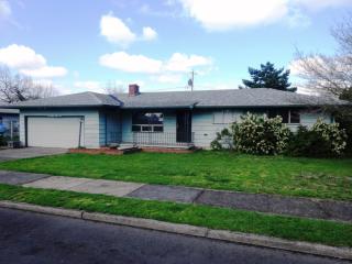 17147 Salmon St, Portland OR  97233-4367 exterior