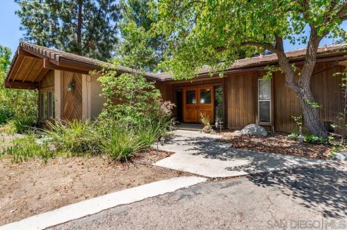 1882 Hidden Springs Dr, El Cajon, CA 92019-3646