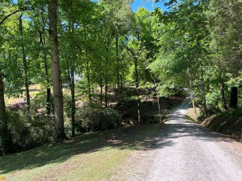 153 Forest Creek Ln, Cleveland, GA 30528-3969