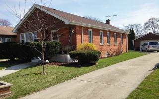 9125 Bartlett Ave, Brookfield, IL 60513-1029
