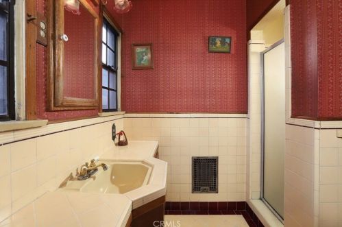 1512 Glenwood Rd, Glendale CA  91201-1838 exterior